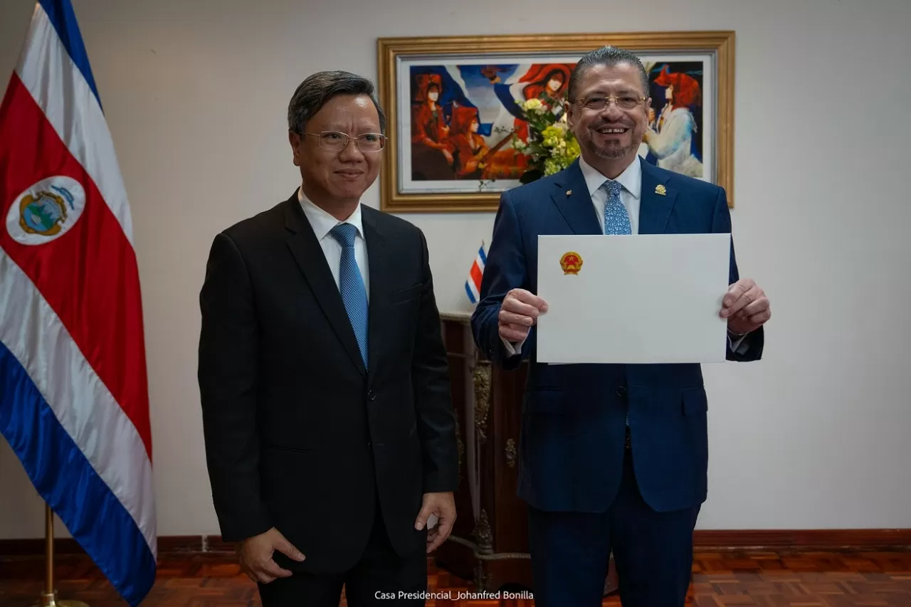 Đại sứ Việt Nam tại Cuba, kiêm nhiệm Costa Rica trình Quốc thư tới Tổng thống Rodrigo Chaves Robles Đại sứ Việt Nam tại Cuba, kiêm nhiệm Costa Rica trình Quốc thư tới Tổng thống Rodrigo Chaves Robles