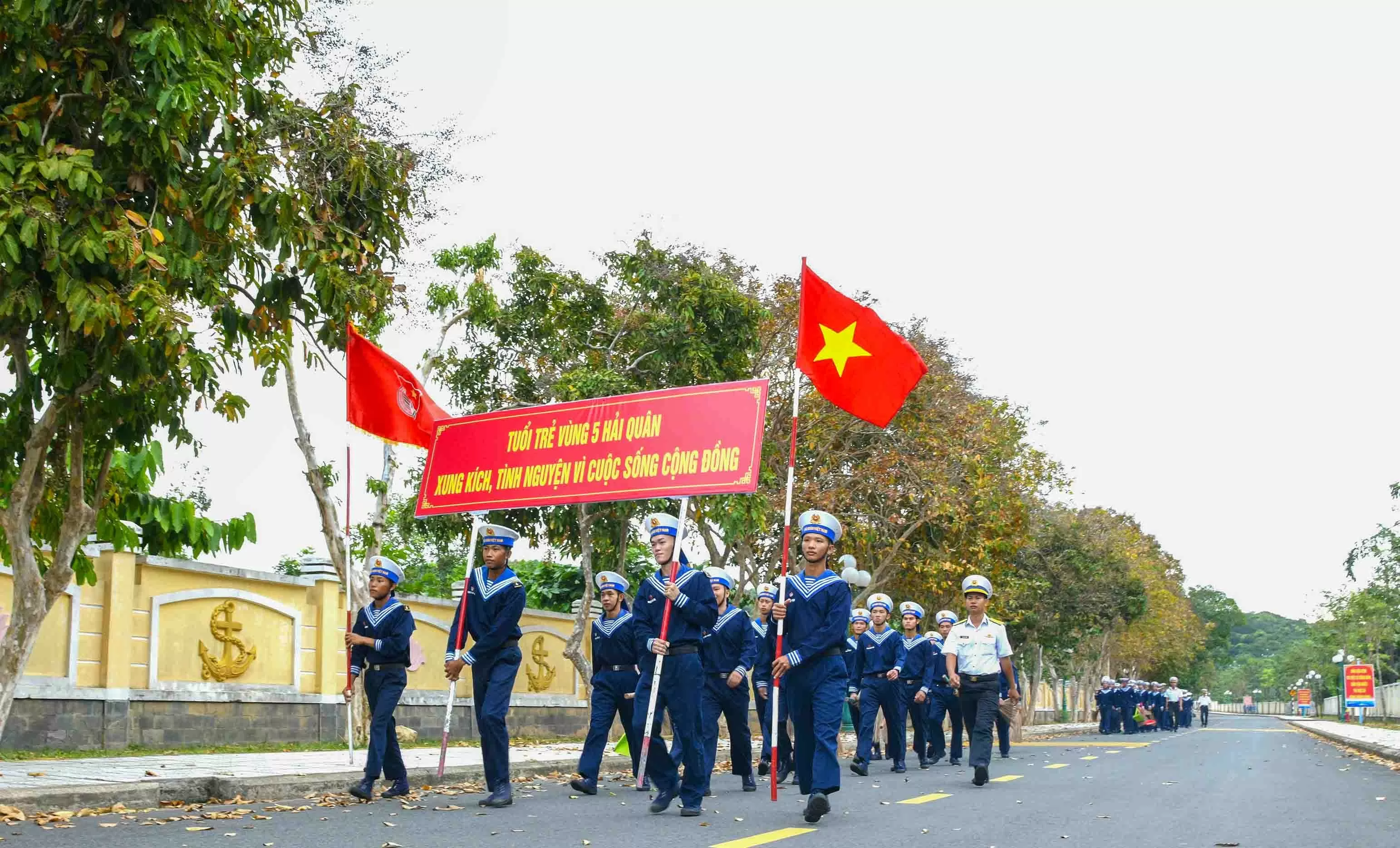 Hàng trăm chiến sĩ hưởng ứng ngày vì môi trường Phú Quốc Hàng trăm chiến sĩ hưởng ứng ngày vì môi trường Phú Quốc