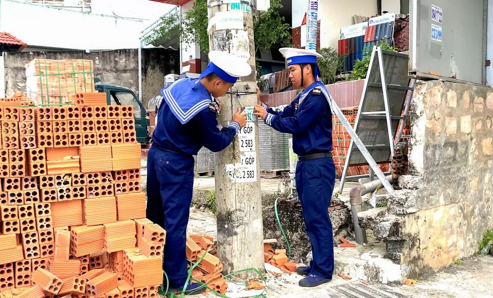 Hàng trăm chiến sĩ hưởng ứng ngày vì môi trường Phú Quốc Hàng trăm chiến sĩ hưởng ứng ngày vì môi trường Phú Quốc
