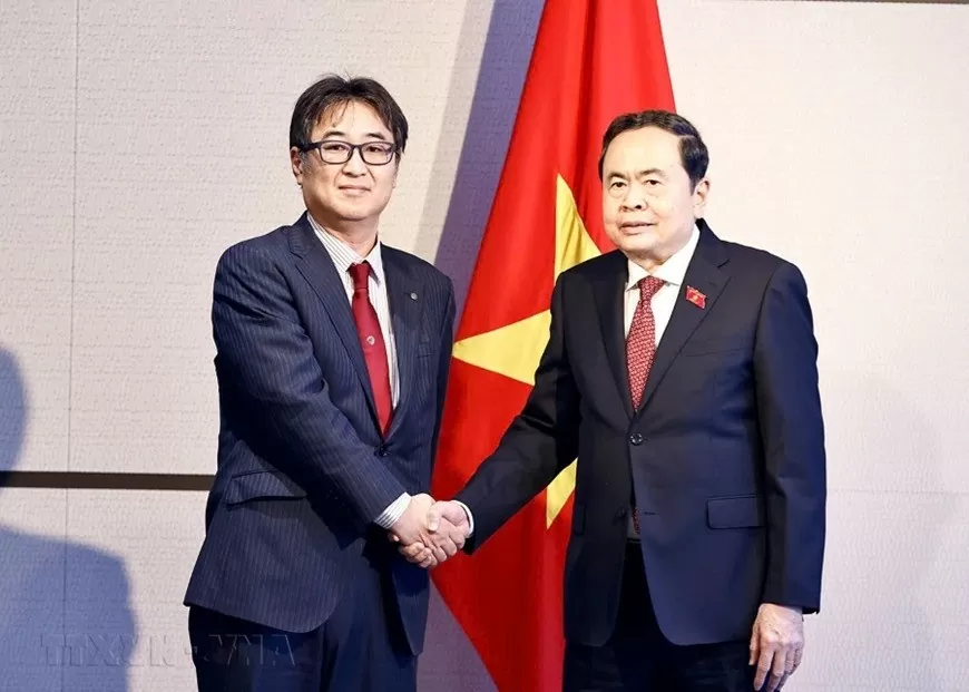 Chủ tịch Quốc hội Trần Thanh Mẫn và GS,TS Shinji Kaneko, Phó hiệu trưởng Điều hành Đại học Hiroshima. (Nguồn: TTXVN)