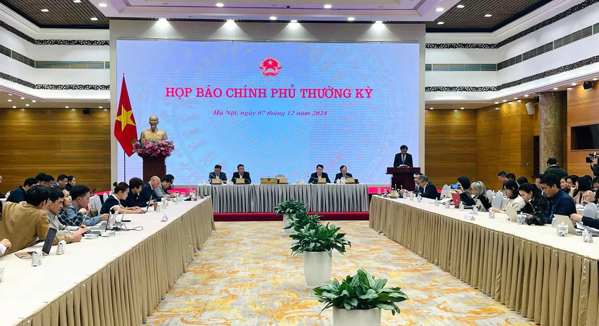 Họp báo Chính phủ thường kỳ tháng 11/2024: Phấn đấu GDP năm 2025 đạt 8%