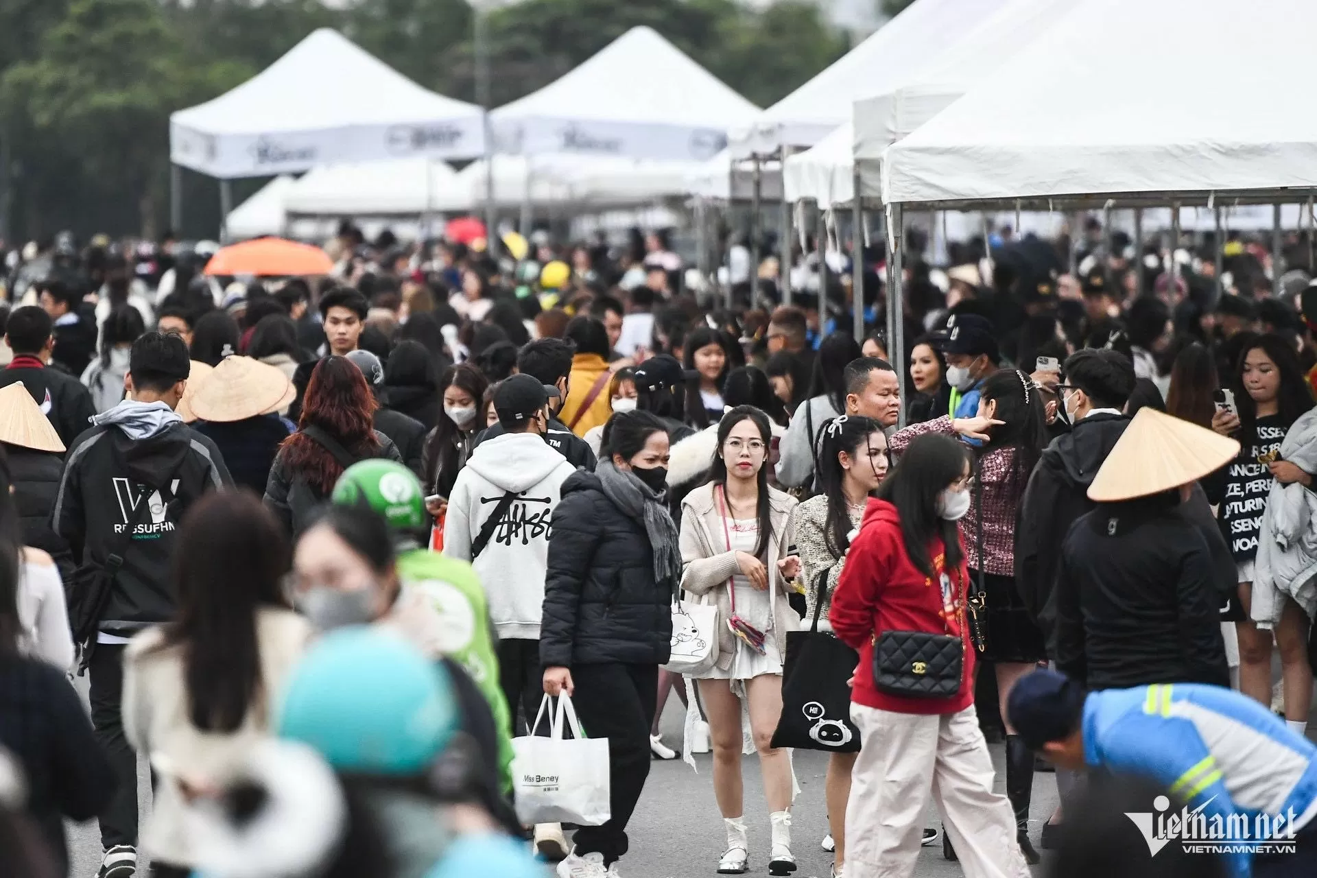 ân văn phòng xin nghỉ làm sớm đi 'đu' Anh trai say hi Dân văn phòng xin nghỉ làm sớm đi 'đu' Anh trai say hi