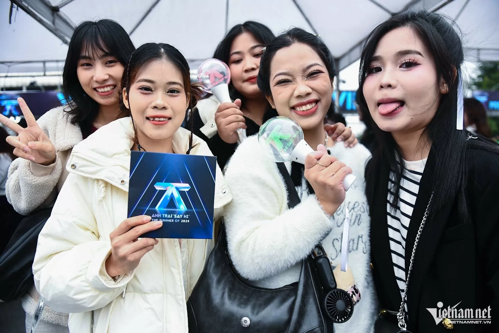 ân văn phòng xin nghỉ làm sớm đi 'đu' Anh trai say hi Dân văn phòng xin nghỉ làm sớm đi 'đu' Anh trai say hi