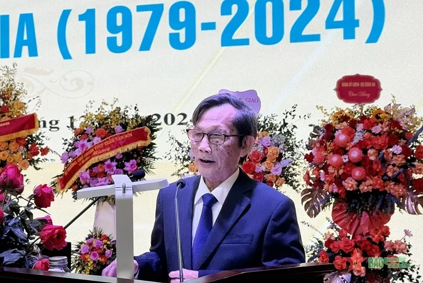 Trưởng ban liên lạc Đào Ngọc Hùng phát biểu tại gặp mặt cựu chuyên gia kinh tế-văn hóa giúp cách mạng Campuchia giai đoạn 1979-1989. Trưởng ban liên lạc Đào Ngọc Hùng phát biểu tại gặp mặt cựu chuyên gia kinh tế-văn hóa giúp cách mạng Campuchia giai đoạn 1979-1989.