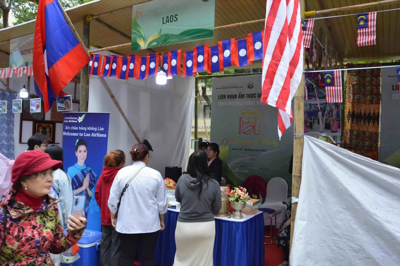 Người dân tấp nập tham gia Liên hoan Ẩm thực quốc tế 2024 Người dân tấp nập tham gia Liên hoan Ẩm thực quốc tế 2024