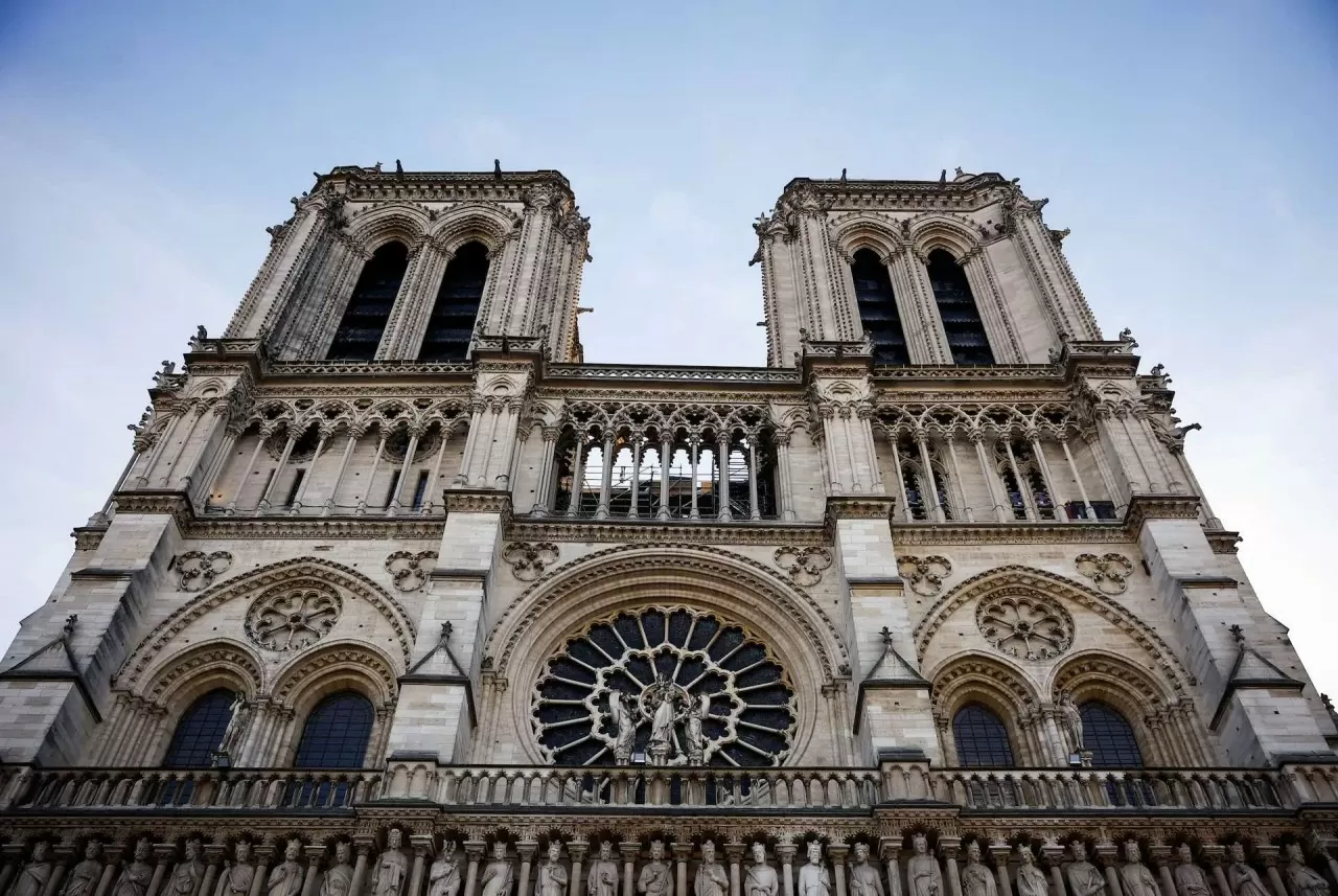 Pháp: Khung cảnh choáng ngợp bên trong Nhà thờ Đức Bà Paris Pháp: Khung cảnh choáng ngợp bên trong Nhà thờ Đức Bà Paris