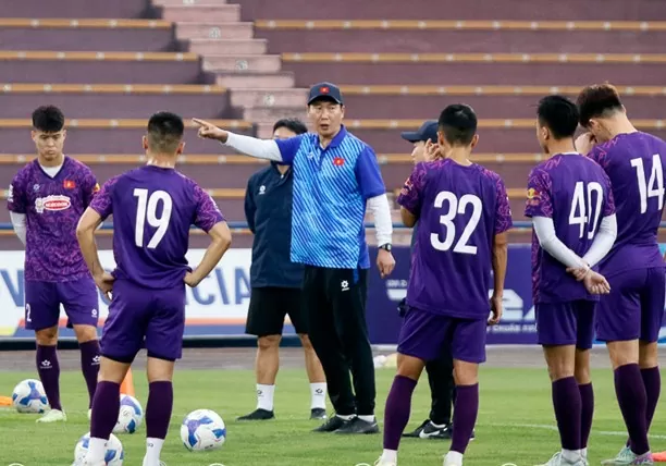 Thầy trò HLV Kim Sang Sik đã sẵn sàng bước vào thử lửa ở ASEAN Cup 2024. Thầy trò HLV Kim Sang Sik đã sẵn sàng bước vào thử lửa ở ASEAN Cup 2024.