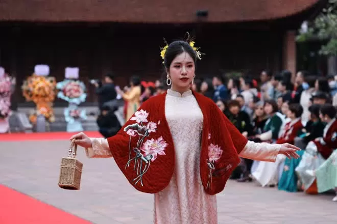 Triển lãm ‘Âm Vọng’: Cảm hứng nghệ thuật đương đại từ 'bách khoa toàn thư' bằng đồng của Việt Nam Triển lãm ‘Âm Vọng’: Cảm hứng nghệ thuật đương đại từ 'bách khoa toàn thư' bằng đồng của Việt Nam
