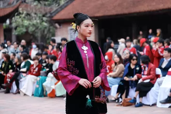 Triển lãm ‘Âm Vọng’: Cảm hứng nghệ thuật đương đại từ 'bách khoa toàn thư' bằng đồng của Việt Nam Triển lãm ‘Âm Vọng’: Cảm hứng nghệ thuật đương đại từ 'bách khoa toàn thư' bằng đồng của Việt Nam