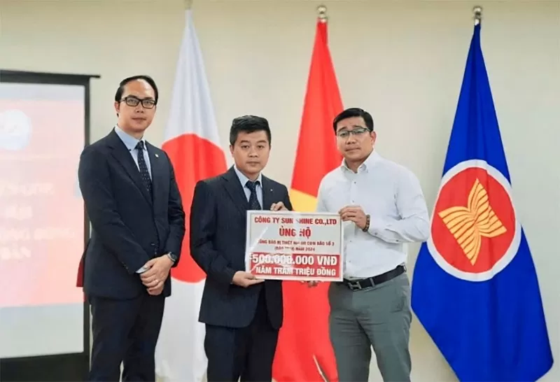 Doanh nhân Phạm Đình Thương và Công ty SUN SHINE luôn có những đóng góp ý nghĩa hướng về quê hương. Doanh nhân Phạm Đình Thương và Công ty SUN SHINE luôn có những đóng góp ý nghĩa hướng về quê hương.