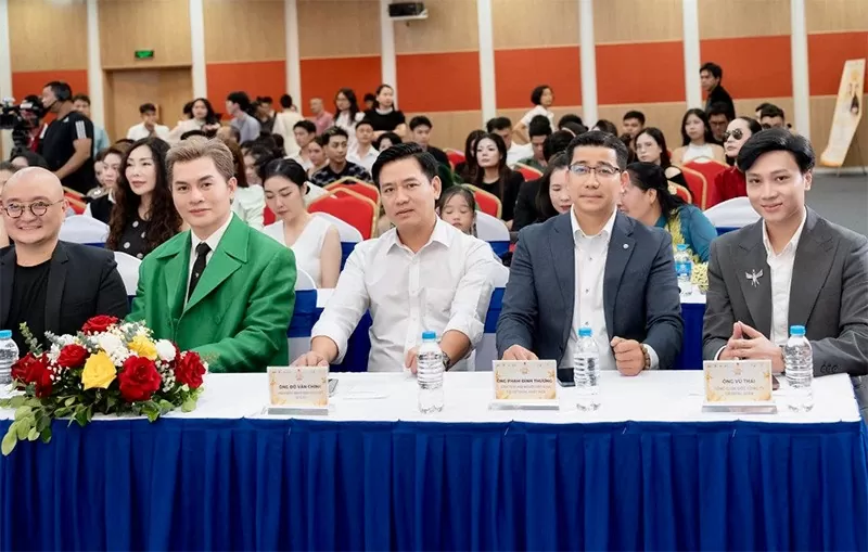 Ông Phạm Đình Thương – TGĐ Công ty SUN SHINE (thứ hai từ phải sang) tham dự sự kiện giao lưu văn hóa giữa Việt Nam và Nhật Bản được tổ chức tại Hà Nội. Ông Phạm Đình Thương – TGĐ Công ty SUN SHINE (thứ hai từ phải sang) tham dự sự kiện giao lưu văn hóa giữa Việt Nam và Nhật Bản được tổ chức tại Hà Nội.