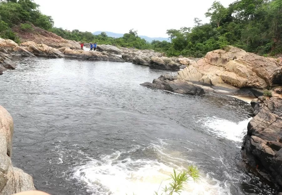 Ngắm cảnh sắc nguyên sơ, mát lành của thác Dạt Dài, Gia Lai