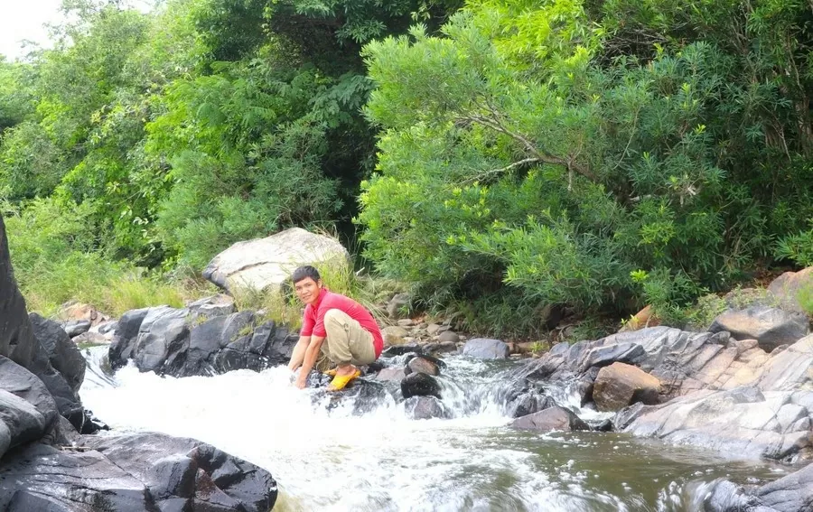 Ngắm cảnh sắc nguyên sơ, mát lành của thác Dạt Dài, Gia Lai
