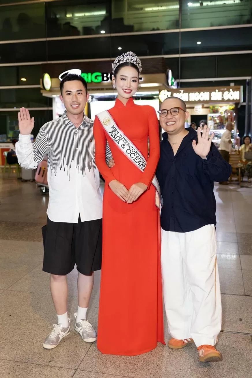 Á hậu 3 Liên lục địa Bùi Khánh Linh trở về Á hậu 3 Liên lục địa Bùi Khánh Linh trở về