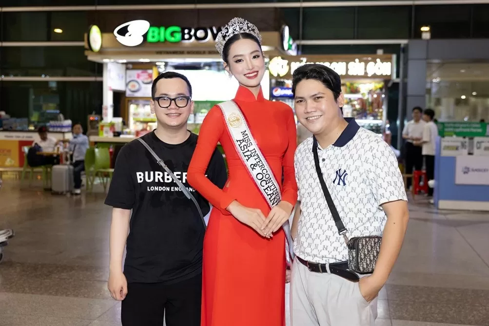 Á hậu 3 Liên lục địa Bùi Khánh Linh trở về Á hậu 3 Liên lục địa Bùi Khánh Linh trở về