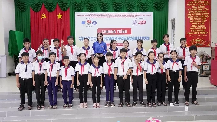 Hoa hậu Nguyễn Thanh Hà tích cực hoạt động xã hội tại quê nhà Bến Tre Hoa hậu Nguyễn Thanh Hà tích cực hoạt động xã hội tại quê nhà Bến Tre