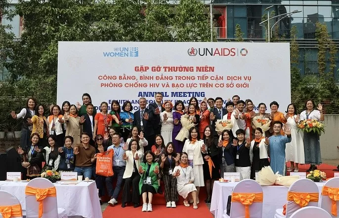 Công bằng, bình đẳng trong tiếp cận dịch vụ phòng chống HIV và bạo lực trên cơ sở giới Công bằng, bình đẳng trong tiếp cận dịch vụ phòng chống HIV và bạo lực trên cơ sở giới
