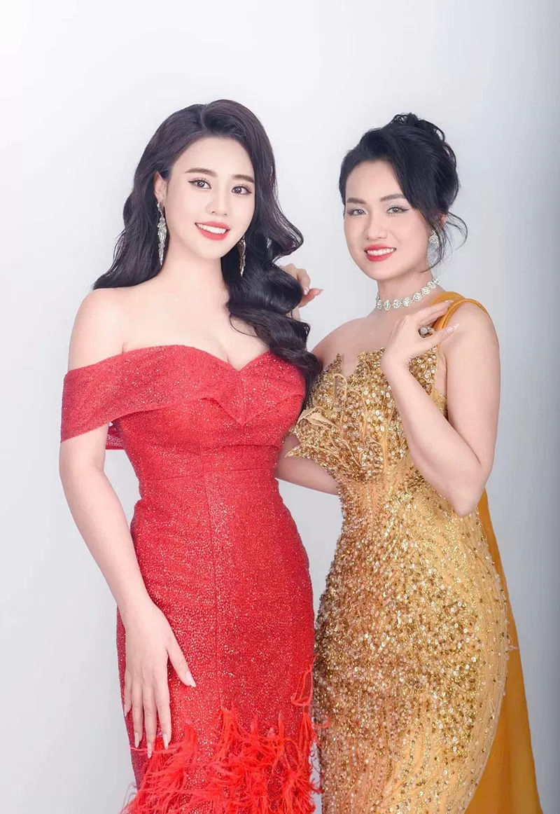 Hoa hậu, Thạc sĩ Phan Kim Oanh - Chủ tịch Miss Multicultural World cùng tân Mrs Earth International 2024 Vũ Thị Hoa Hoa hậu, Thạc sĩ Phan Kim Oanh - Chủ tịch Miss Multicultural World cùng tân Mrs Earth International 2024 Vũ Thị Hoa