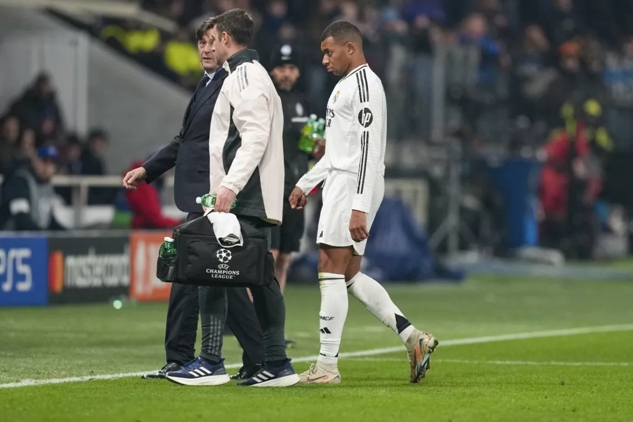 Kylian Mbappe chấn thương trong ngày đáng nhớ tại UEFA Champions League Kylian Mbappe chấn thương trong ngày đáng nhớ tại UEFA Champions League