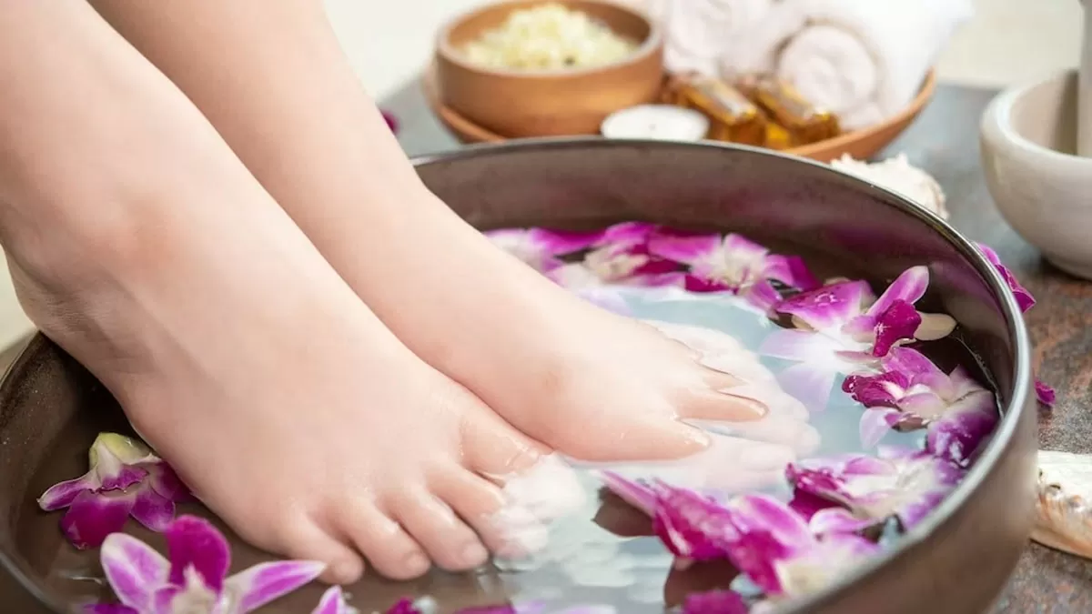 Lợi ích sức khỏe của việc ngâm chân trong nước ấm đúng cách Lợi ích sức khỏe của việc ngâm chân trong nước ấm đúng cách
