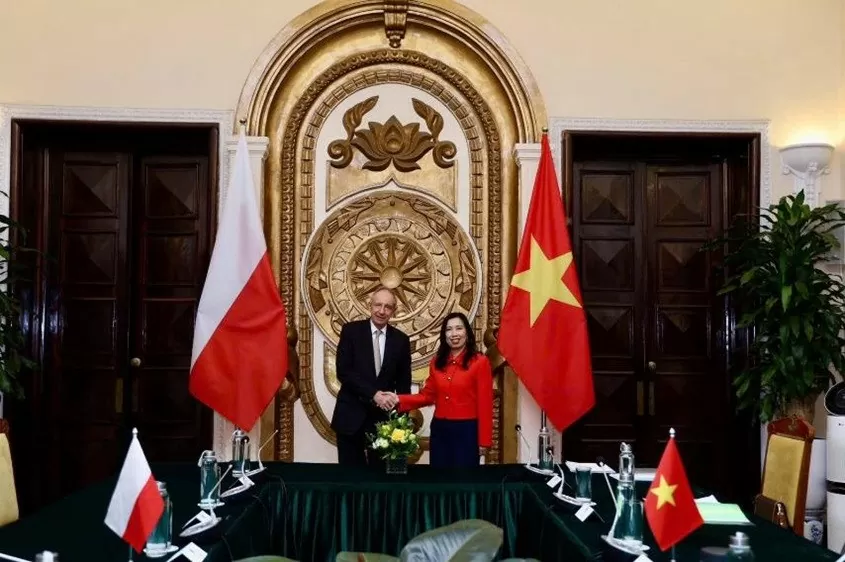 Thứ trưởng Ngoại giao Ba Lan: Việt Nam đang đi đúng 'đường ray' phát triển, có công thức thiết yếu để thành công Thứ trưởng Ngoại giao Ba Lan: Việt Nam đang đi đúng 'đường ray' phát triển, có công thức thiết yếu để thành công