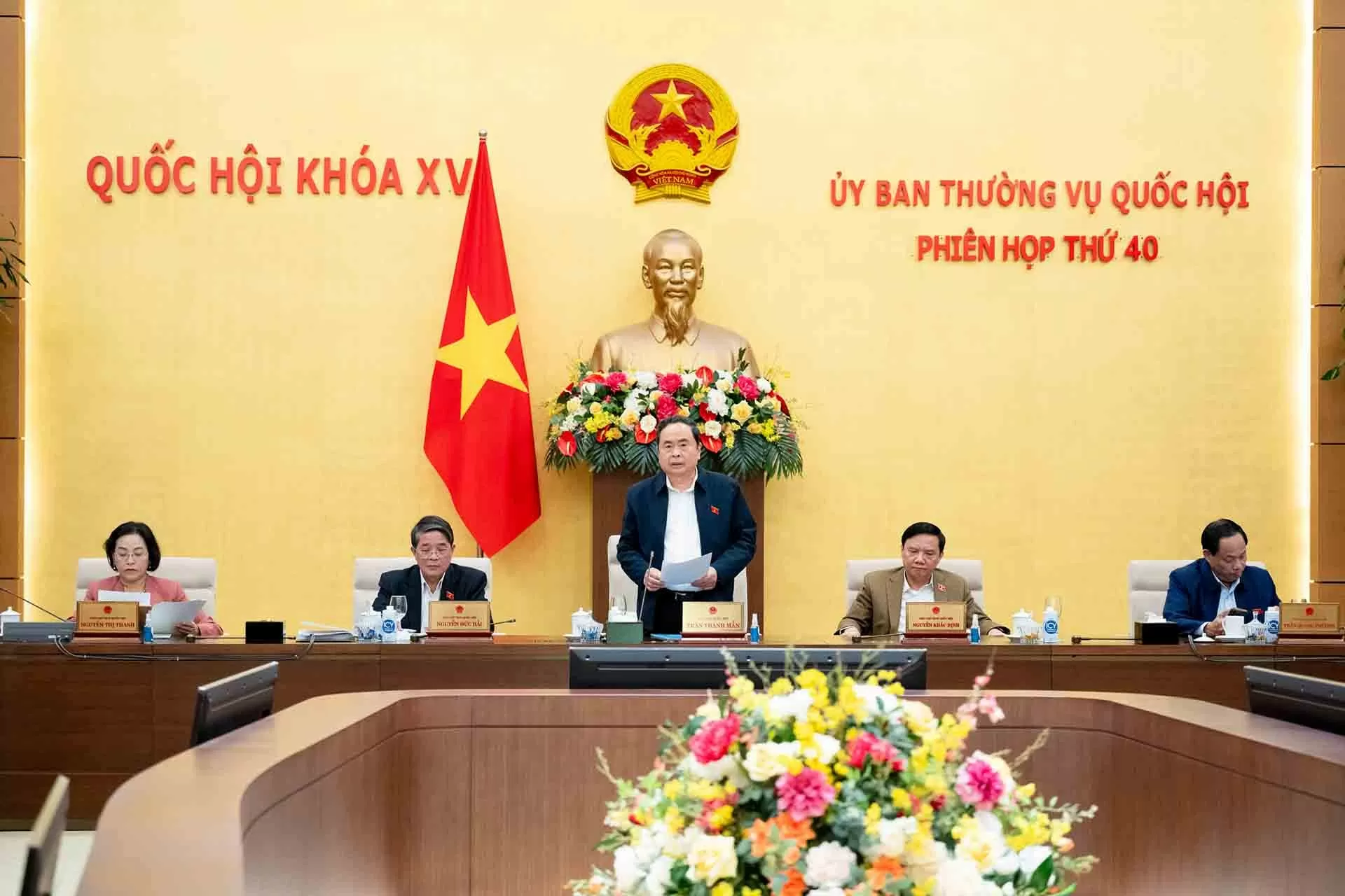 Phiên họp thứ 40 của Ủy ban Thường vụ Quốc hội bế mạc sau 2 ngày làm việc nghiêm túc, khẩn trương và trách nhiệm cao Phiên họp thứ 40 của Ủy ban Thường vụ Quốc hội bế mạc sau 2 ngày làm việc nghiêm túc, khẩn trương và trách nhiệm cao