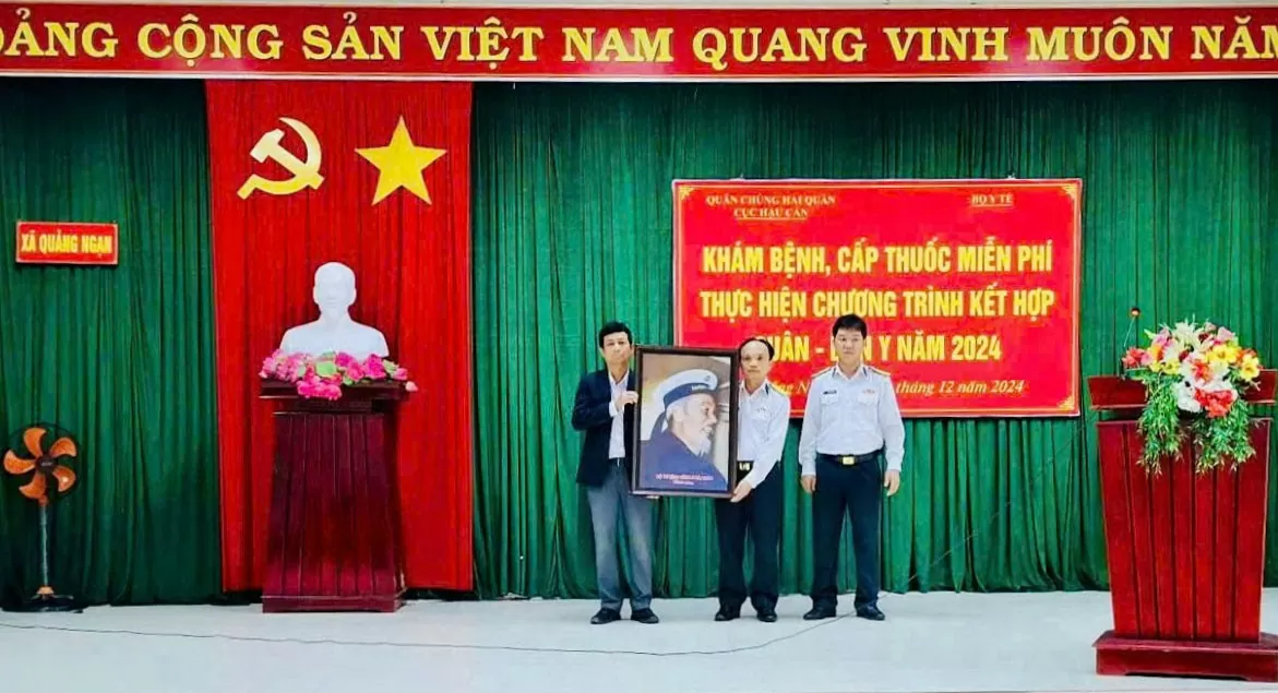 Vùng 3 Hải quân khám, cấp phát thuốc miễn phí cho nhân dân Vùng 3 Hải quân khám, cấp phát thuốc miễn phí cho nhân dân