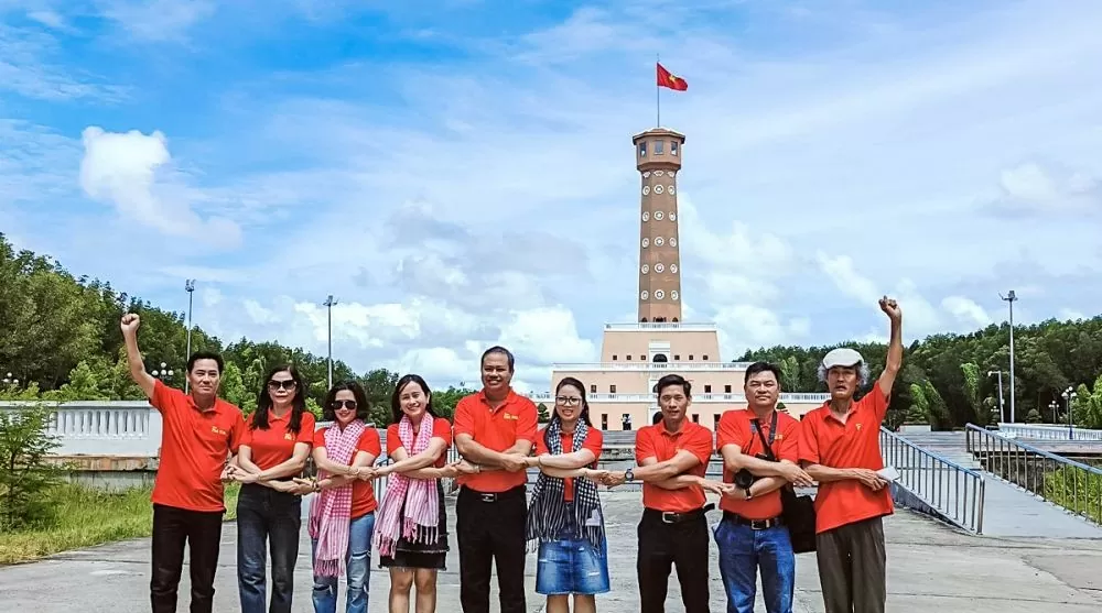 Xây dựng, phát triển con người Cà Mau giàu bản sắc, hội nhập bền vững Xây dựng, phát triển con người Cà Mau giàu bản sắc, hội nhập bền vững