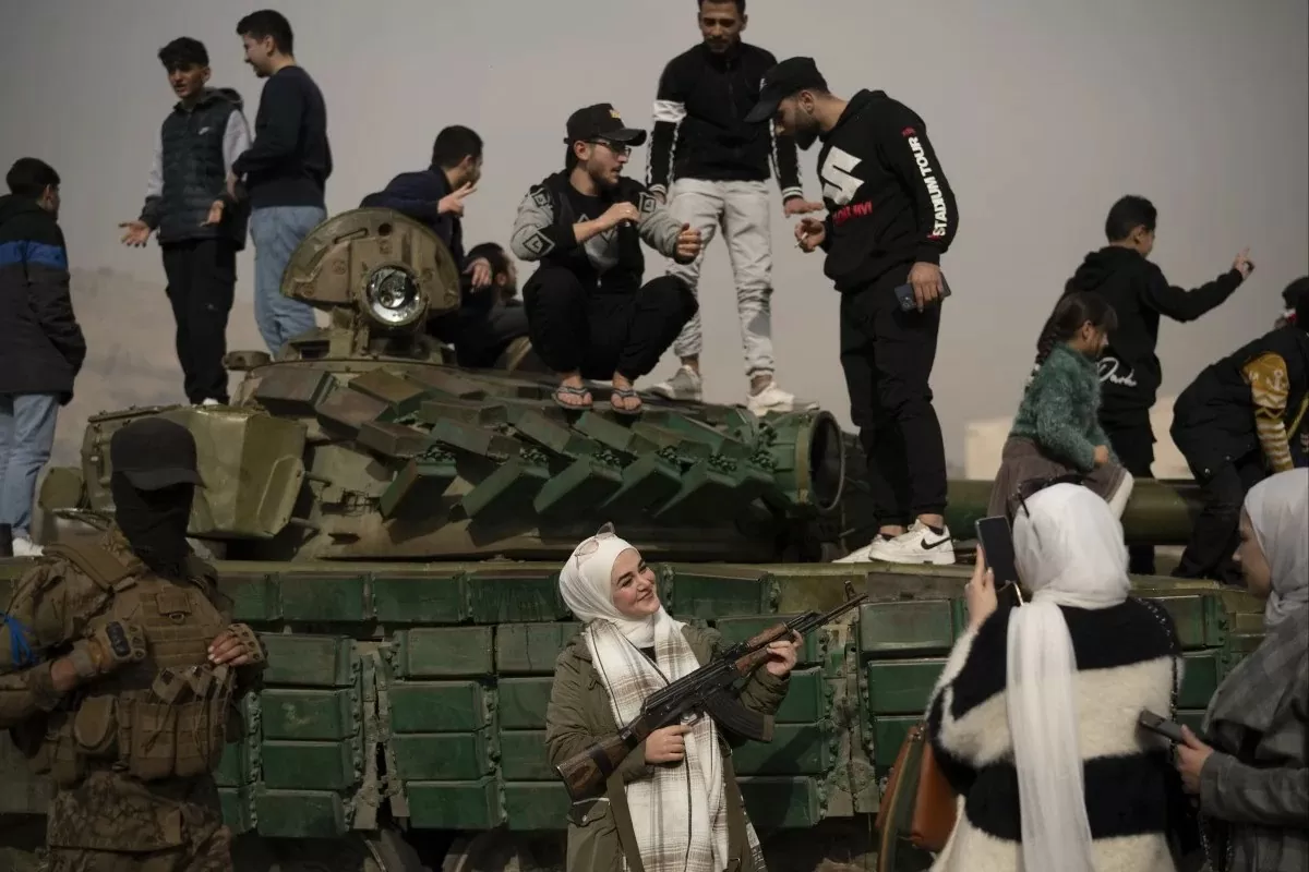 ông al-Bashir thừa nhận, Syria đang kiệt quệ sau cuộc chiến kéo dài 13 năm, với hàng trăm nghìn người thiệt mạng, các thành phố bị tàn phá và nền kinh tế suy yếu bởi các lệnh trừng phạt quốc tế. (Nguồn: South China Morning Post) ông al-Bashir thừa nhận, Syria đang kiệt quệ sau cuộc chiến kéo dài 13 năm, với hàng trăm nghìn người thiệt mạng, các thành phố bị tàn phá và nền kinh tế suy yếu bởi các lệnh trừng phạt quốc tế. (Nguồn: South China Morning Post)