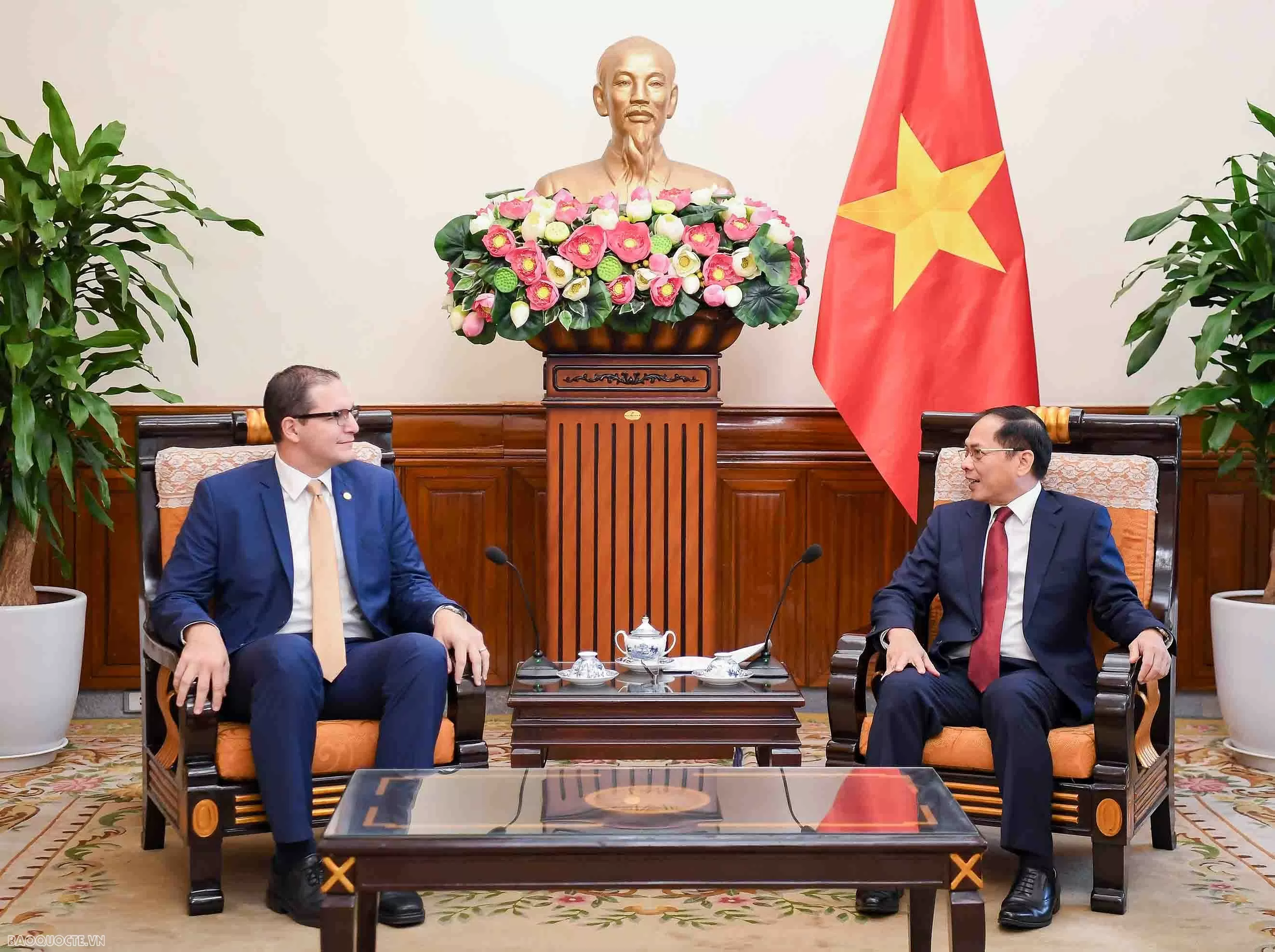 Phó Thủ tướng, Bộ trưởng Bộ Ngoại giao Bùi Thanh Sơn đã tiếp ông Christopher Cutajar, Quốc vụ khanh thường trực Bộ Ngoại giao và Du lịch Cộng hoà Malta, ngày 12/12/2024. (Ảnh: Nguyễn Hồng) Phó Thủ tướng, Bộ trưởng Bộ Ngoại giao Bùi Thanh Sơn đã tiếp ông Christopher Cutajar, Quốc vụ khanh thường trực Bộ Ngoại giao và Du lịch Cộng hoà Malta, ngày 12/12/2024. (Ảnh: Nguyễn Hồng)