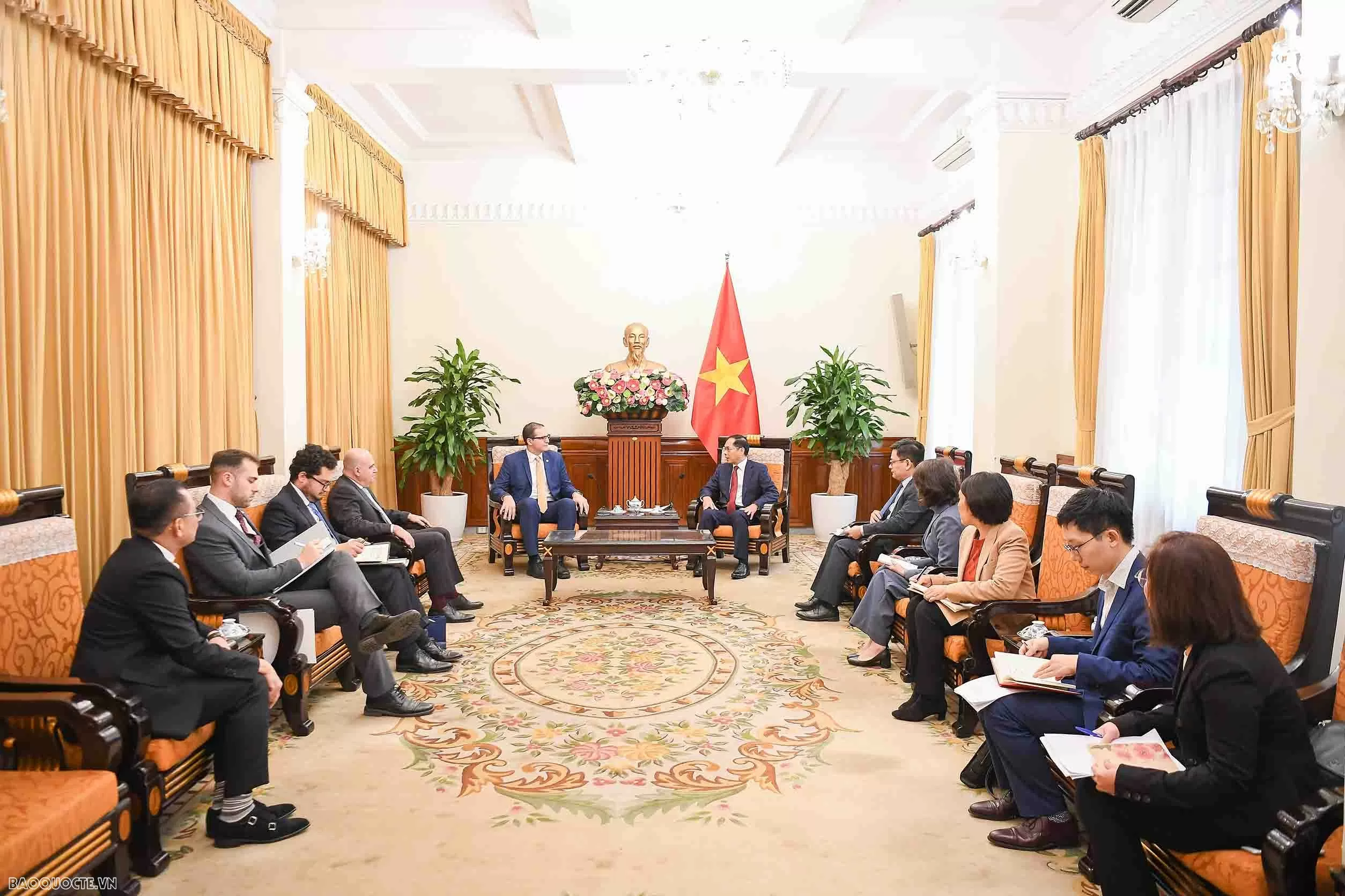 Phó Thủ tướng, Bộ trưởng Bộ Ngoại giao Bùi Thanh Sơn đã tiếp ông Christopher Cutajar, Quốc vụ khanh thường trực Bộ Ngoại giao và Du lịch Cộng hoà Malta, ngày 12/12/2024. (Ảnh: Nguyễn Hồng) Phó Thủ tướng, Bộ trưởng Bộ Ngoại giao Bùi Thanh Sơn đã tiếp ông Christopher Cutajar, Quốc vụ khanh thường trực Bộ Ngoại giao và Du lịch Cộng hoà Malta, ngày 12/12/2024. (Ảnh: Nguyễn Hồng)