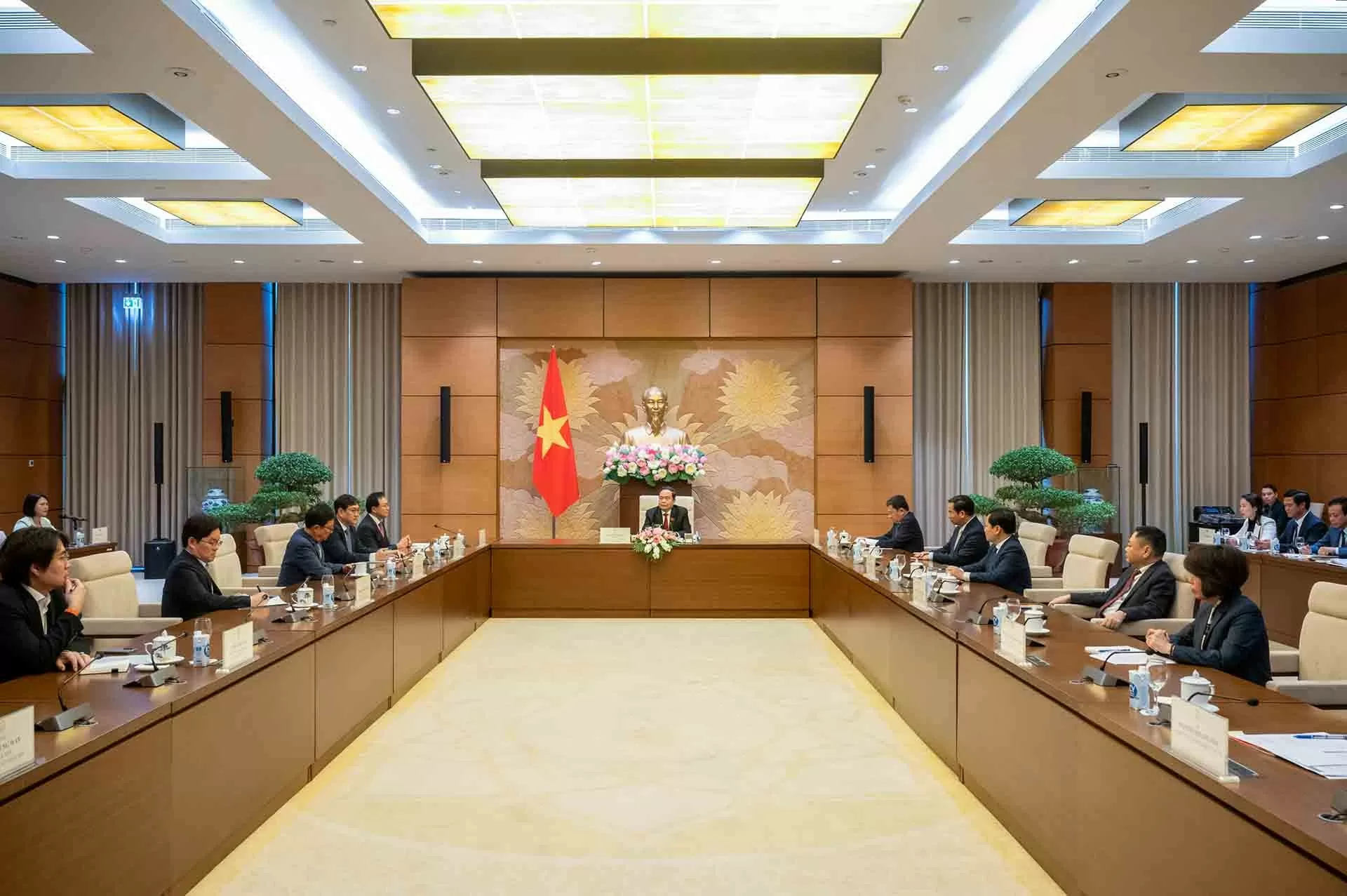 Chủ tịch Quốc hội Trần Thanh Mẫn tiếp lãnh đạo tổ hợp Samsung Việt Nam