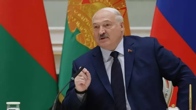 Tổng thống Belarus ra lệnh cho quân đội, gợi mở khả năng đón tên lửa 'bom tấn' của Nga sang