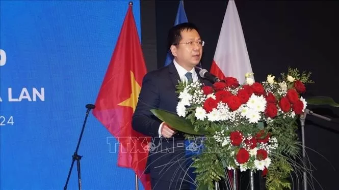Hành trình 25 năm hội nhập và phát triển của cộng đồng người Việt tại Ba Lan Hành trình 25 năm hội nhập và phát triển của cộng đồng người Việt tại Ba Lan