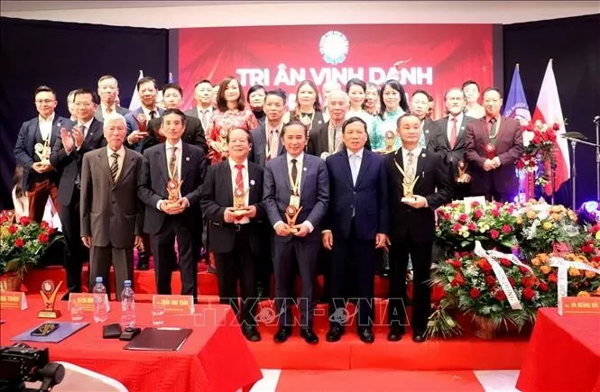 Hành trình 25 năm hội nhập và phát triển của cộng đồng người Việt tại Ba Lan Hành trình 25 năm hội nhập và phát triển của cộng đồng người Việt tại Ba Lan