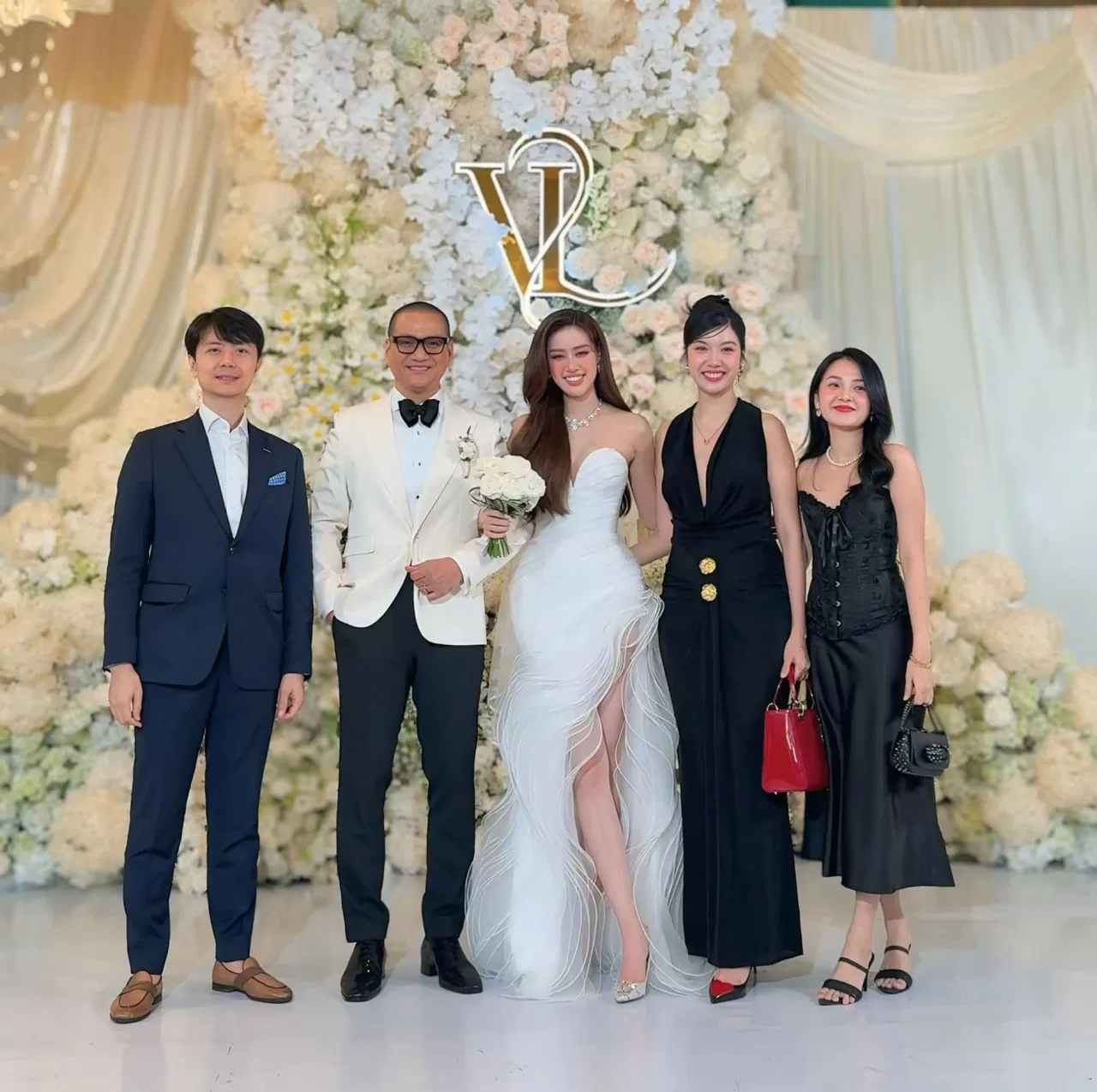 Dàn sao 'đổ bộ' đám cưới Hoa hậu Khánh Vân Dàn sao 'đổ bộ' đám cưới Hoa hậu Khánh Vân