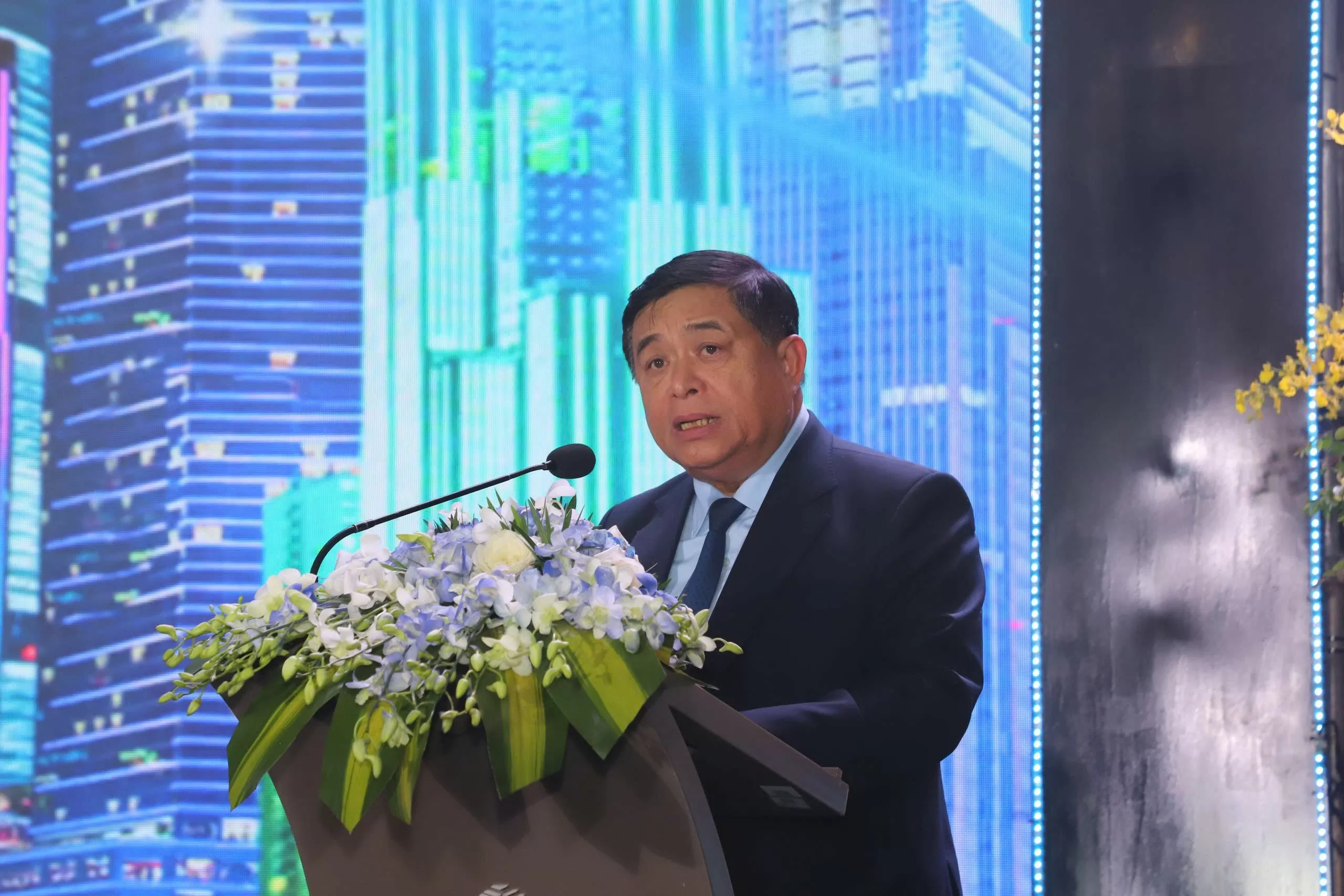 Bộ trưởng Nguyễn Chí Dũng: Chuyện Vinfast, GrowMax và bông hoa nở trên vùng đất khô cằn là bông hoa rực rỡ nhất Bộ trưởng Nguyễn Chí Dũng: Chuyện Vinfast, GrowMax và bông hoa nở trên vùng đất khô cằn là bông hoa rực rỡ nhất