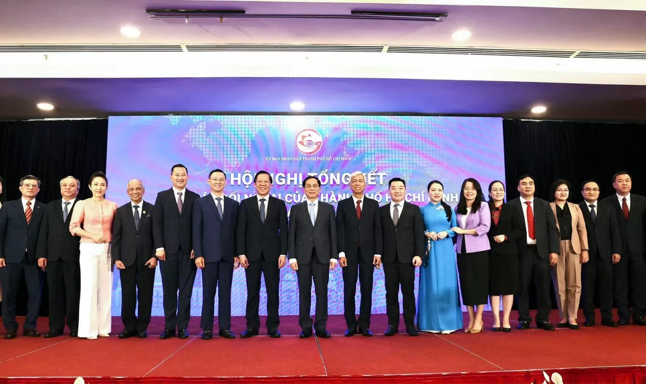 Phó Thủ tướng, Bộ trưởng Ngoại giao Bùi Thanh Sơn phát biểu chỉ đạo trong Hội nghị Tổng kết công tác đối ngoại của TP. Hồ Chí Minh giai đoạn 2020-2025. (Nguồn: VGP News) Phó Thủ tướng, Bộ trưởng Ngoại giao Bùi Thanh Sơn phát biểu chỉ đạo trong Hội nghị Tổng kết công tác đối ngoại của TP. Hồ Chí Minh giai đoạn 2020-2025. (Nguồn: VGP News)