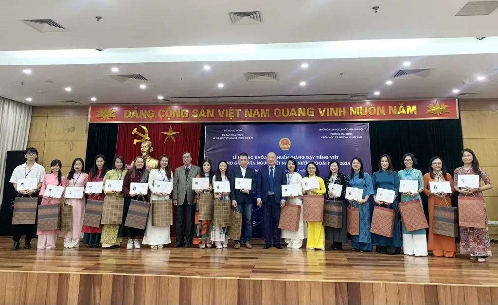 Bế mạc Khóa tập huấn giảng dạy tiếng Việt cho giáo viên Việt Nam ở nước ngoài năm 2024 Bế mạc Khóa tập huấn giảng dạy tiếng Việt cho giáo viên Việt Nam ở nước ngoài năm 2024