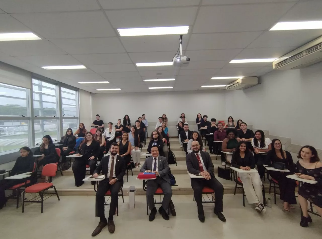 Đại sứ Việt Nam tại Brazil thăm, làm việc tại Viện Giáo dục đại học Brasília Đại sứ Việt Nam tại Brazil thăm, làm việc tại Viện Giáo dục đại học Brasília