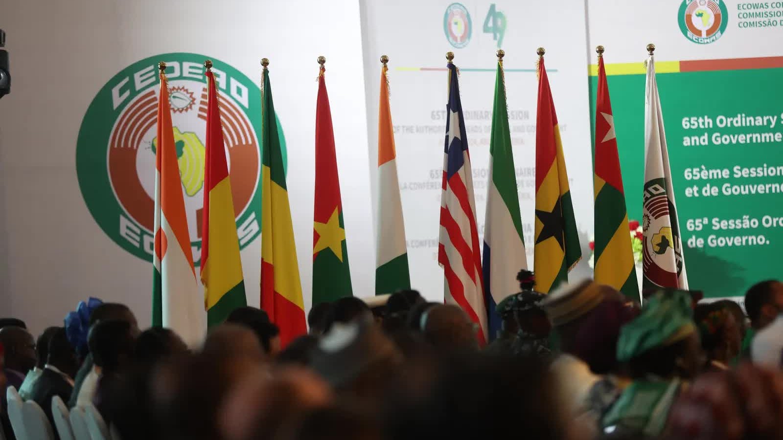 mac cho ecowas niu keo burkina faso mali niger ra tuyen bo khang dinh dut khoat mot di khong tro lai