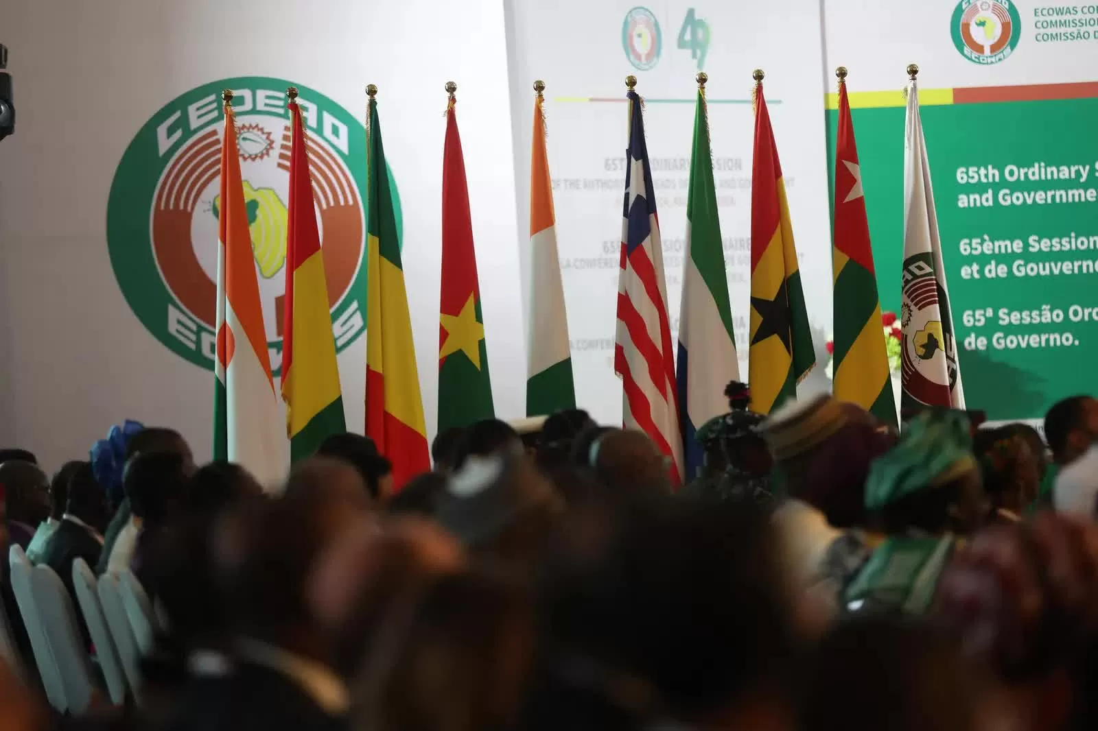 Mặc cho ECOWAS níu kéo, Burkina Faso-Mali-Niger ra tuyên bố khẳng định dứt khoát 'một đi không trở lại'. AFP Mặc cho ECOWAS níu kéo, Burkina Faso-Mali-Niger ra tuyên bố khẳng định dứt khoát 'một đi không trở lại'. AFP