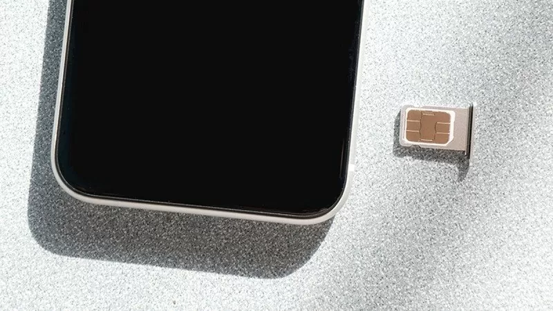 Mách bạn cách tháo sim iPhone chuẩn kỹ thuật cực đơn giản Mách bạn cách tháo sim iPhone chuẩn kỹ thuật cực đơn giản