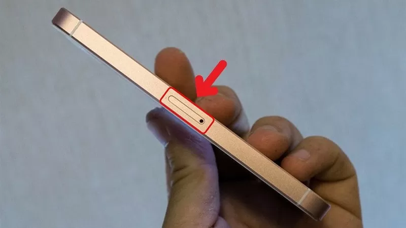 Mách bạn cách tháo sim iPhone chuẩn kỹ thuật cực đơn giản Mách bạn cách tháo sim iPhone chuẩn kỹ thuật cực đơn giản
