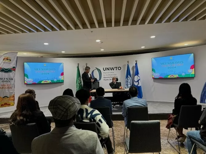 Đại sứ quán Việt Nam tại Saudi Arabia họp báo thông tin về Ngày Việt Nam 2024. (Nguồn: Arab News)