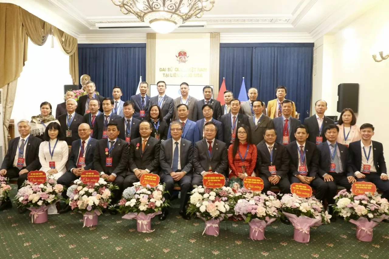 Thành lập Liên hiệp các tổ chức người Việt tại Nga Thành lập Liên hiệp các tổ chức người Việt tại Nga
