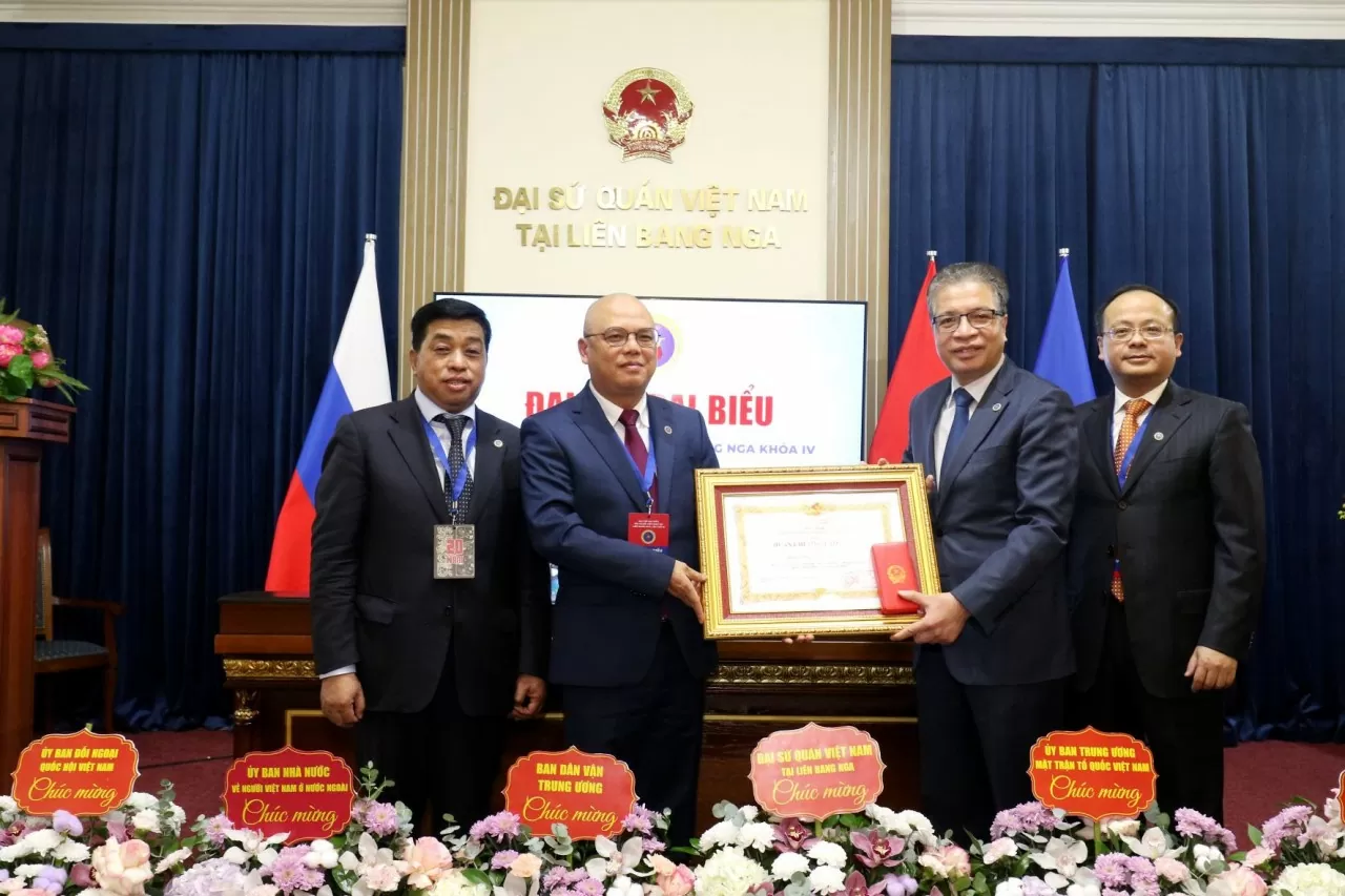Thành lập Liên hiệp các tổ chức người Việt tại Nga Thành lập Liên hiệp các tổ chức người Việt tại Nga