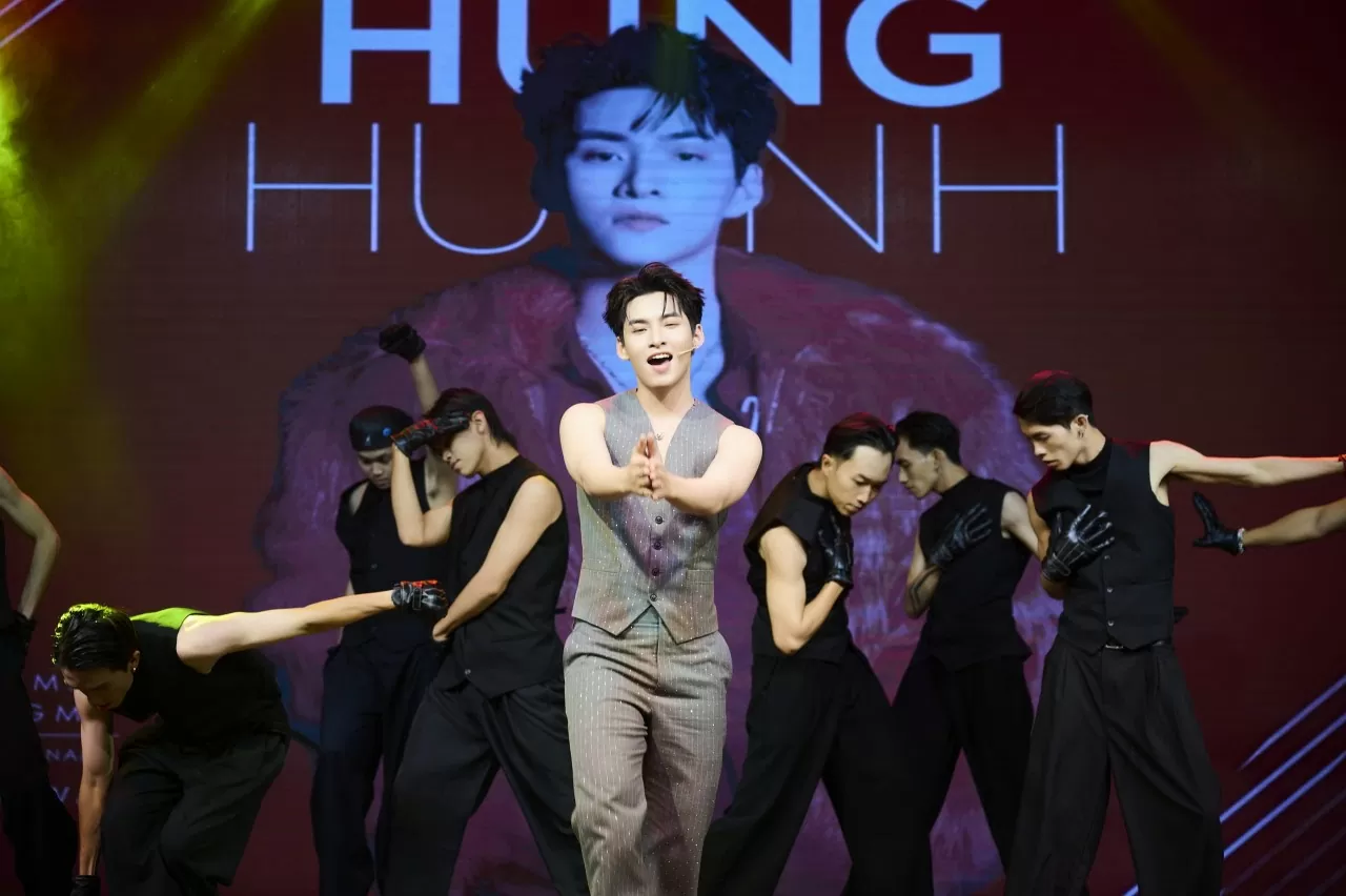 'Anh trai say hi' Hùng Huỳnh 'chào sân' Vpop với MV đầy bất ngờ 'Anh trai say hi' Hùng Huỳnh 'chào sân' Vpop với MV đầy bất ngờ