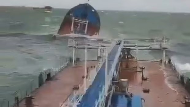 nga hai tau cho dau gap nan o bien den da co nguoi tu vong moscow hanh dong khan cap giam thieu thiet hai