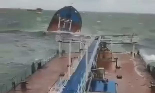 Nga: Hai tàu chở dầu gặp nạn ở Biển Đen, đã có người tử vong, Moscow hành động khẩn cấp giảm thiểu thiệt hại Nga: Hai tàu chở dầu gặp nạn ở Biển Đen, đã có người tử vong, Moscow hành động khẩn cấp giảm thiểu thiệt hại